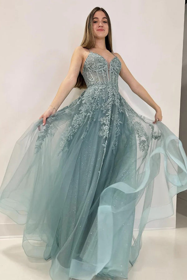 Abito lungo da cerimonia grigio verde con scollo a V e pizzo in tulle a linea ad A
