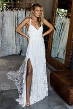 Vestido de novia playero de encaje con cola de corte A y tirantes finos en la espalda