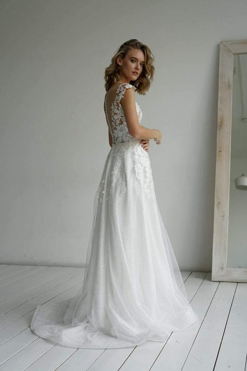 Abito da sposa a linea ad A elegante in tessuto scintillante con scollo a cuore e applicazioni
