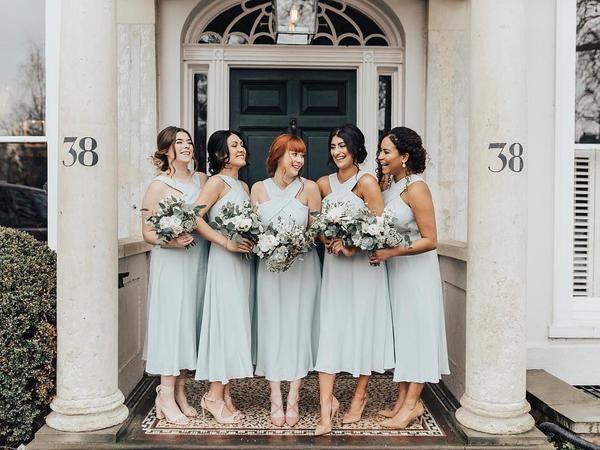 Abito da damigella d'onore senza maniche in chiffon plissettato a linea ad A con collo all'americana e lunghezza al tè BD085