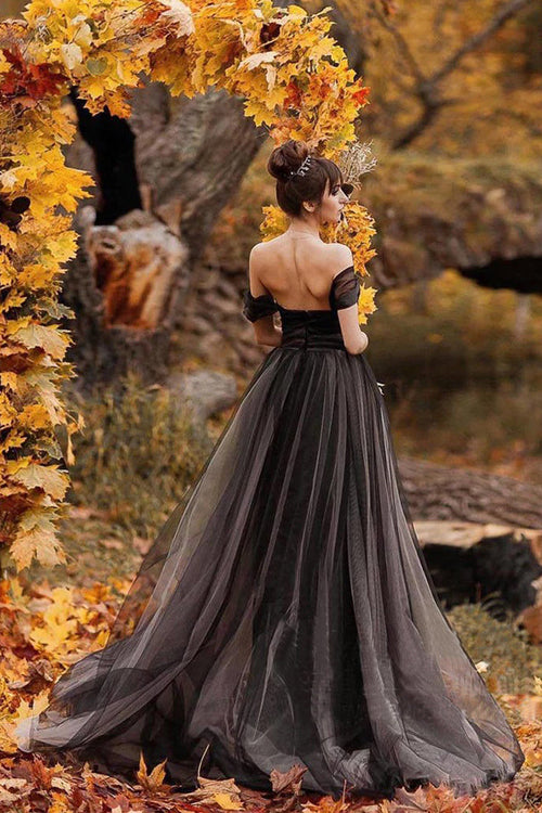 Abito da sposa nero semplice a linea ad A con spalle scoperte e motivo floreale