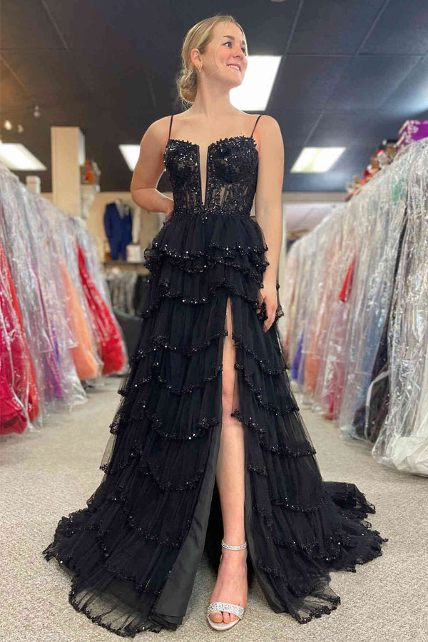 Abito da cerimonia rosa con scollatura profonda, paillettes e pizzo, con spalline a linea ad A