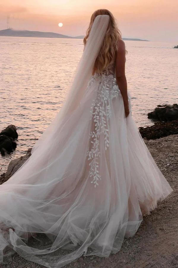 Abito da sposa lungo bohemien con scollo a cuore a linea ad A e applicazioni in pizzo