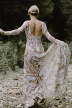 Robe de mariée bohème à manches longues en dentelle unique et ajustée