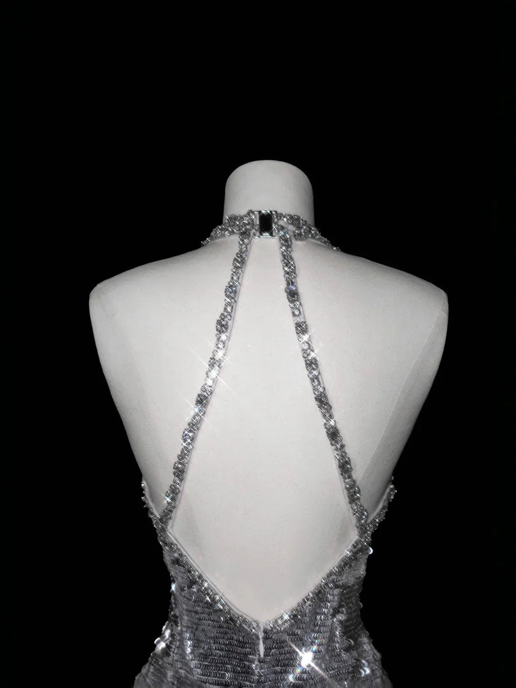Abito da sera argento scintillante con scollatura a V profonda, collo allacciato, paillettes e perline, senza schienale, modello sirena, abito da ballo Y8687