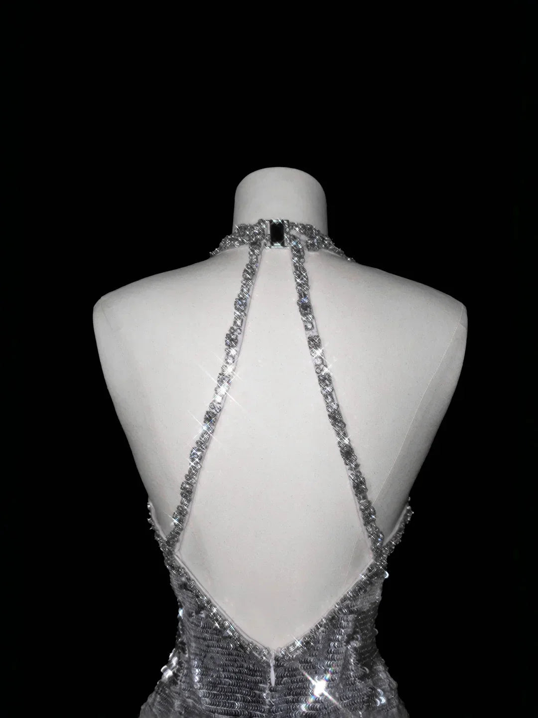 Abito da sera argento scintillante con scollatura a V profonda, collo allacciato, paillettes e perline, senza schienale, modello sirena, abito da ballo Y8687