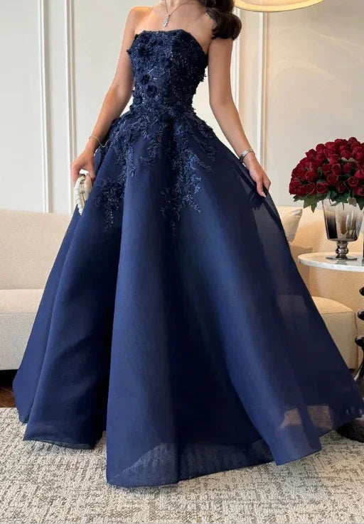 Splendido Abito da Sera Blu Navy Senza Spalline con Applicazioni e Linea a S A8274