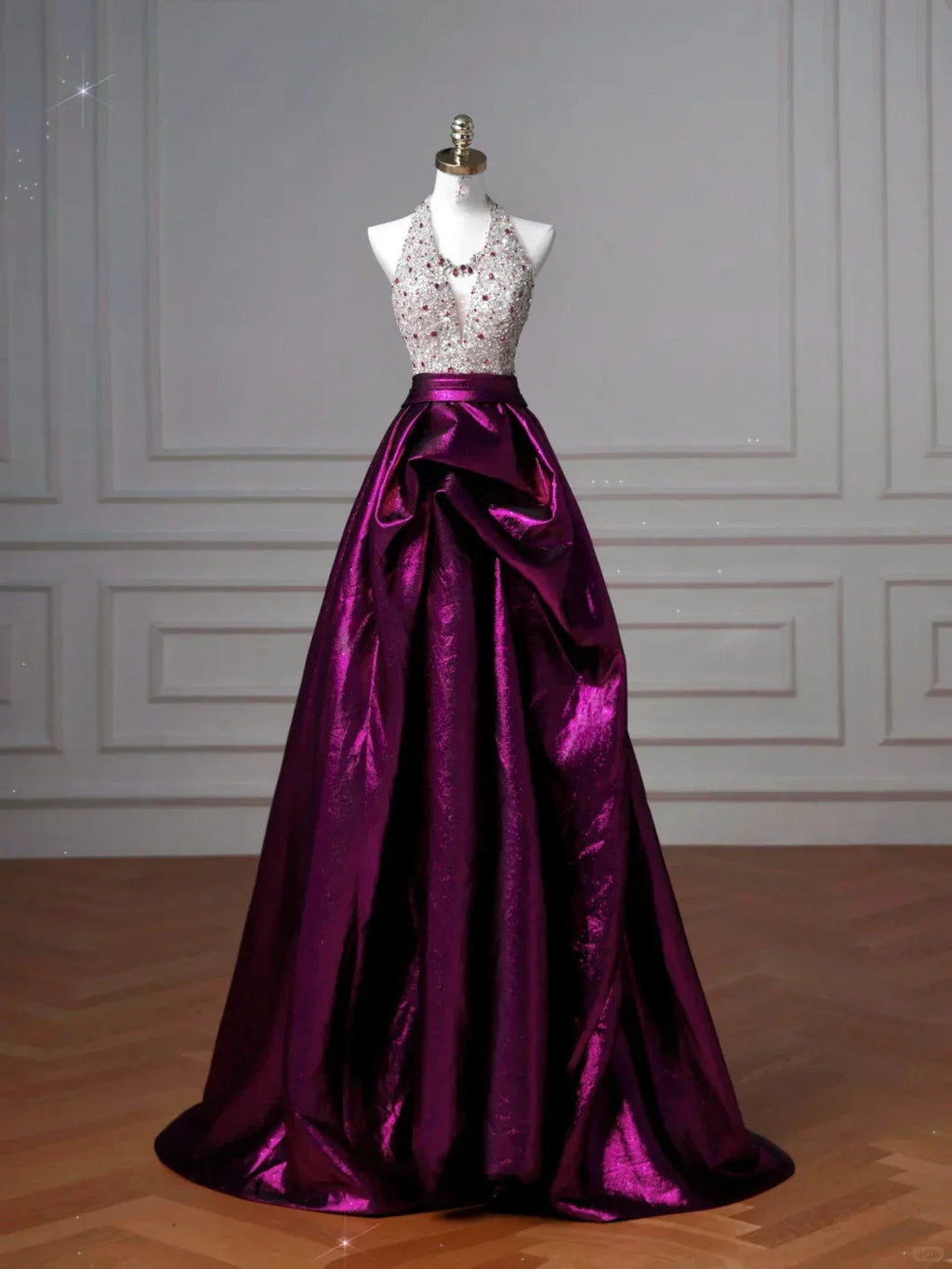 Elegante abito da sera lungo a linea A in raso viola con perline e collo all'americana Y8609