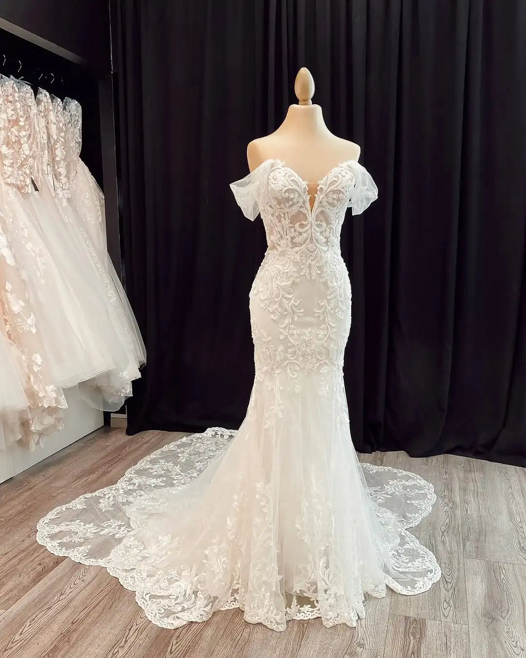 Customized Lace Mermaid Wedding Dress With Appliques And Sweetheart Neck