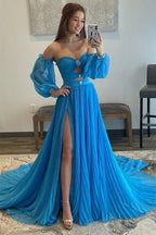 Robe de bal longue en mousseline bleue à encolure cœur avec fente