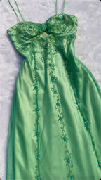 Robe de soirée longue élégante en tulle vert ornée de perles Y8298
