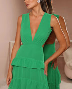 Vestido de Festa Longo Verde Esmeralda com Decote Profundo em V, Folhos em Camadas e Costas Descobertas Y8386