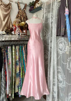 Robe de soirée sirène en satin rose chic à fines bretelles spaghetti Y8104