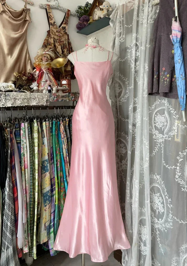 Robe de soirée sirène en satin rose chic à fines bretelles spaghetti Y8104