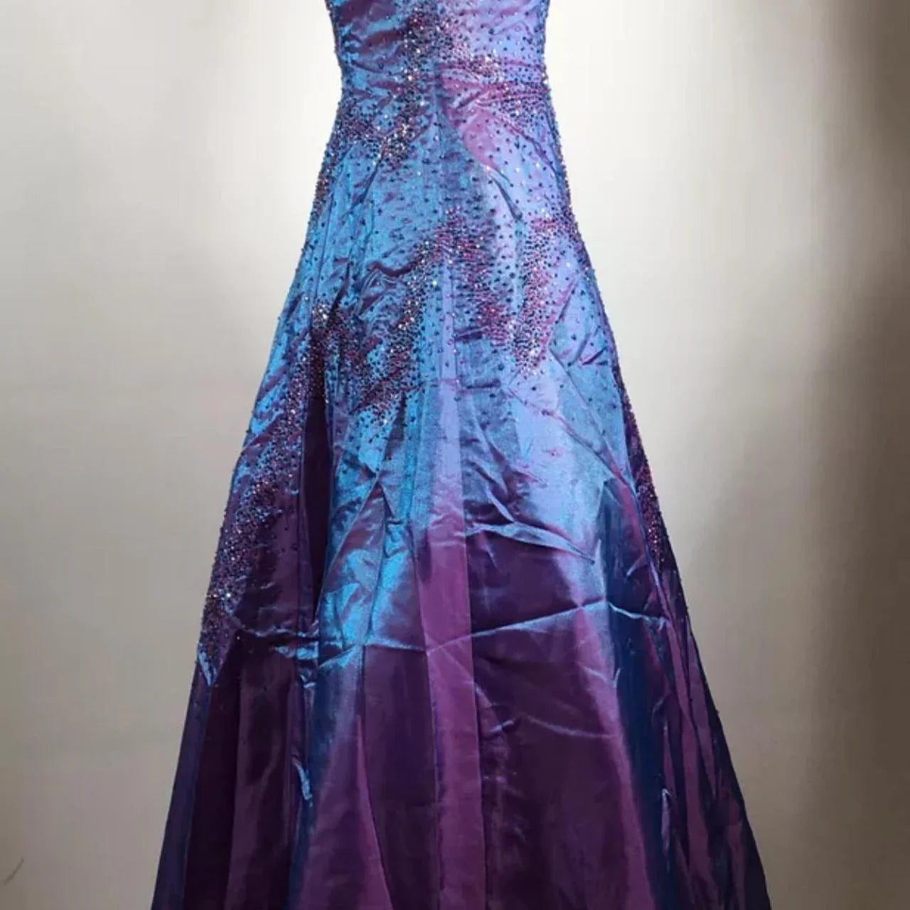 Splendido abito da sera viola con perline a linea ad A, spalline sottili, vestito da festa e ballo Y7955