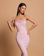 Robe de bal rose étonnante, colonne, sans bretelles, sans manches, en satin orné de strass, dos ouvert avec traîne