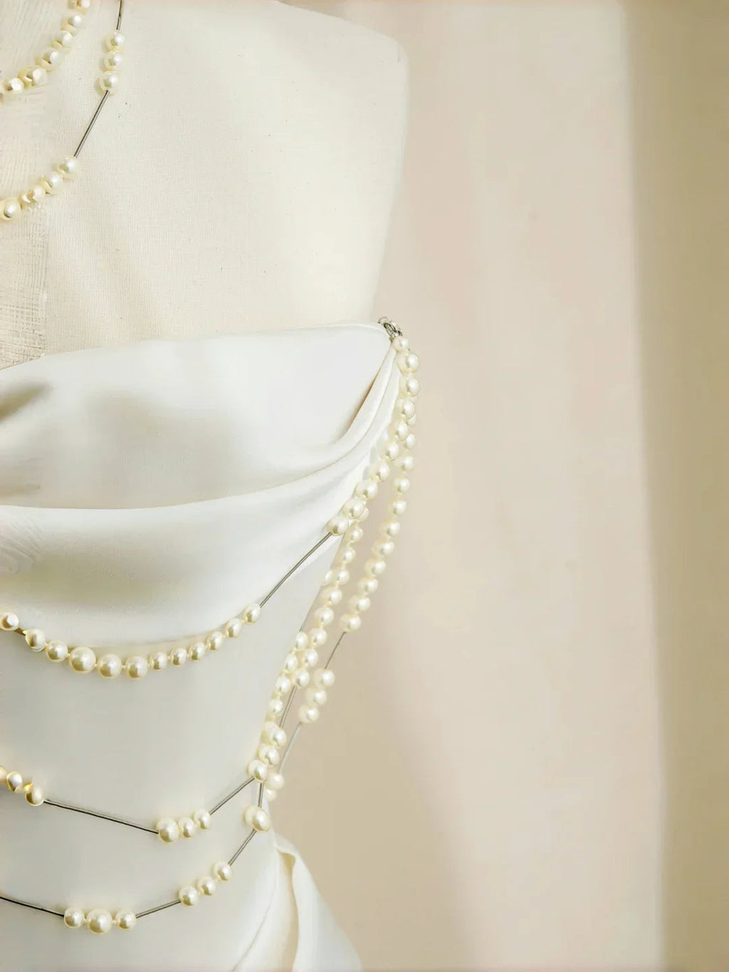 Elegante Abito da Sera Bianco Senza Spalline in Raso con Catena di Perle, Linea A, Abito da Ballo Y8684