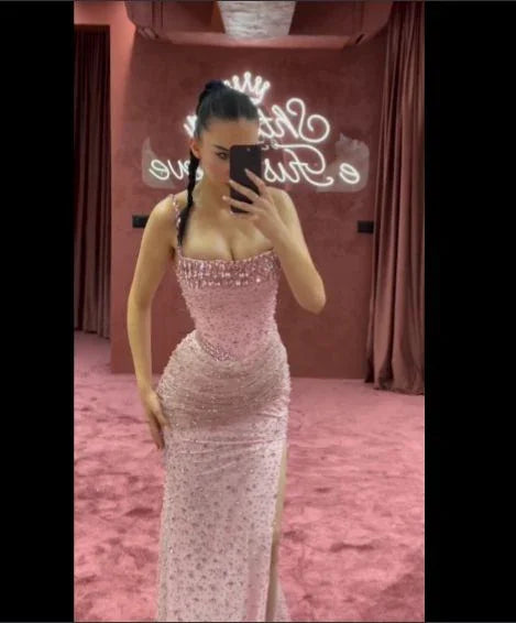 Encantador vestido largo de fiesta rosa con cuentas, tirantes finos y abertura, vestido de noche de sirena Y7970