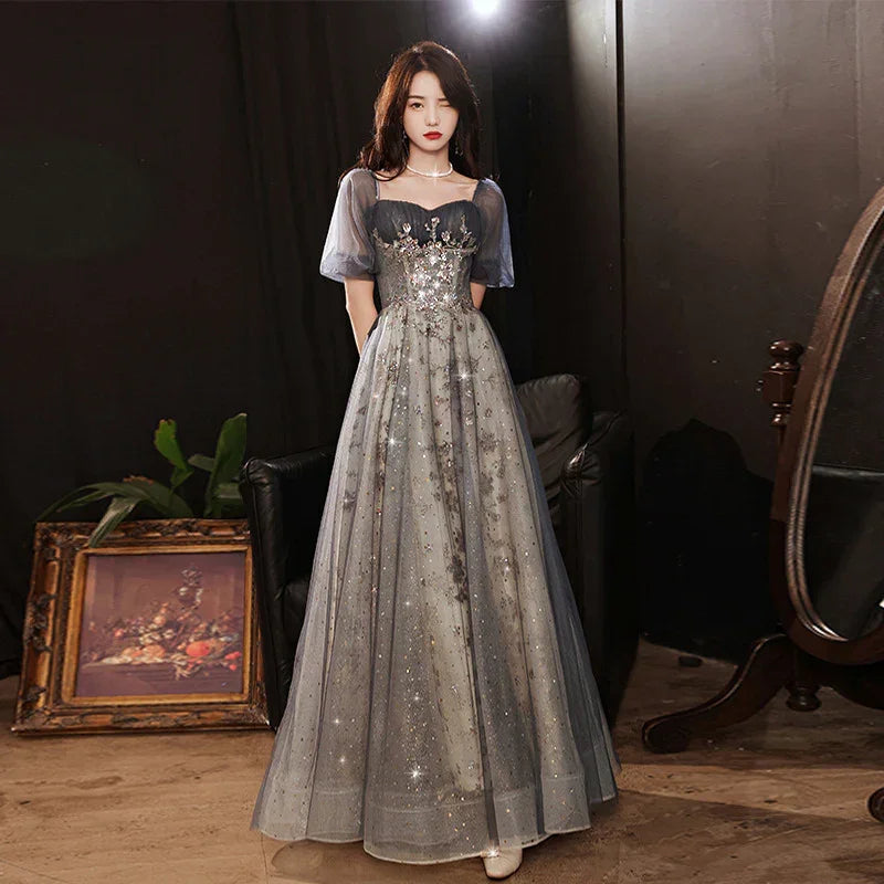 Elegante abito lungo da festa grigio con maniche corte e gonna a trapezio in tulle, abito da sera grigio Y1507