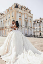 Robe de bal longue jusqu'au sol en satin avec manches longues, appliques, décolleté en cœur, tulle et perles pour mariage