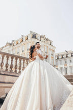 Robe de bal longue jusqu'au sol en satin avec manches longues, appliques, décolleté en cœur, tulle et perles pour mariage