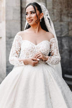 Robe de bal à décolleté cœur, manches longues, longue jusqu'au sol, en satin avec dentelle
