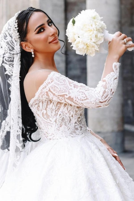 Robe de bal à décolleté cœur, manches longues, longue jusqu'au sol, en satin avec dentelle