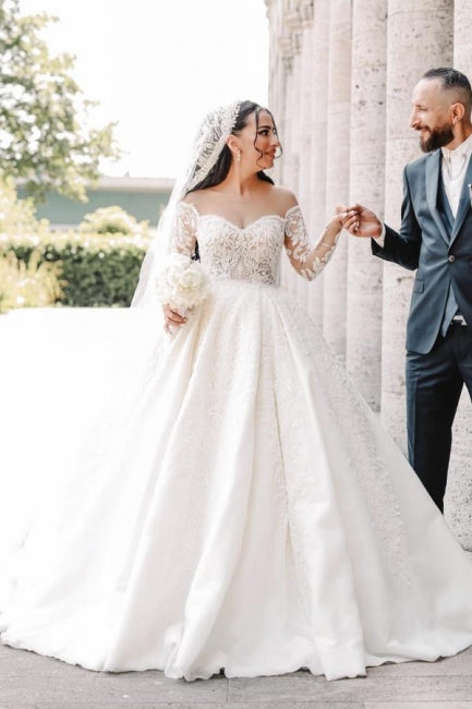 Robe de bal à décolleté cœur, manches longues, longue jusqu'au sol, en satin avec dentelle