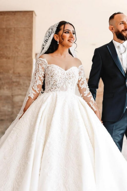 Robe de bal à décolleté cœur, manches longues, longue jusqu'au sol, en satin avec dentelle