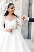 Robe de bal à décolleté cœur, manches longues, longue jusqu'au sol, en satin avec dentelle