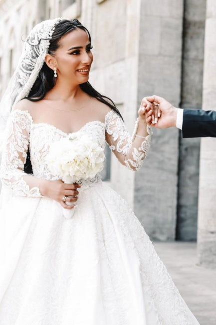Robe de bal à décolleté cœur, manches longues, longue jusqu'au sol, en satin avec dentelle