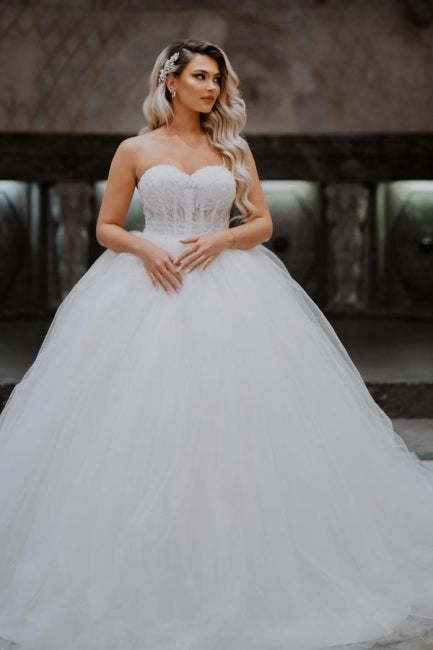 Robe de bal bustier sans manches charmante en tulle longue jusqu'au sol avec applications pour mariage