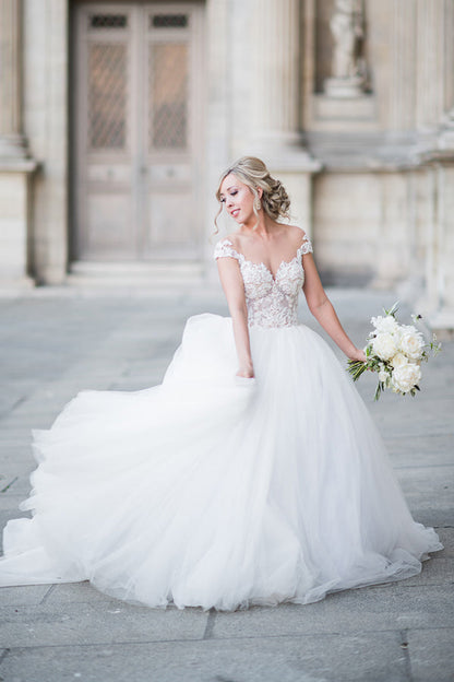 Ballkleid Elegantes Flügelärmelchen Spitzen-Tüll-Brautkleid