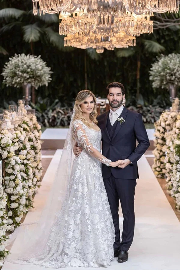 Weißes Ballkleid aus Spitze mit abnehmbaren langen Ärmeln