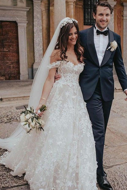 Ball Gown Off the Shoulder Tulle Wedding Dresses with Lace Appliques