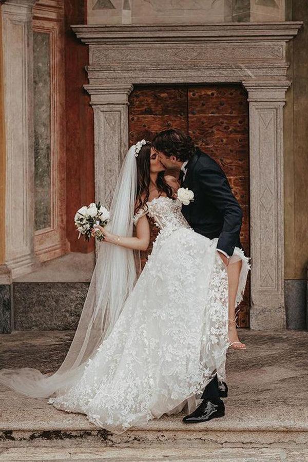 Ball Gown Off the Shoulder Tulle Wedding Dresses with Lace Appliques