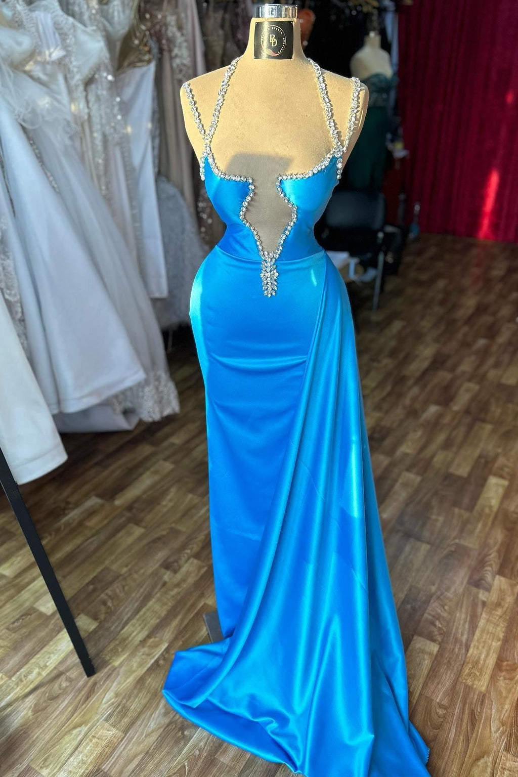 Vestidos de Festa em Cetim com Alças Finas, Sem Mangas, Folhos e Corte em Coluna