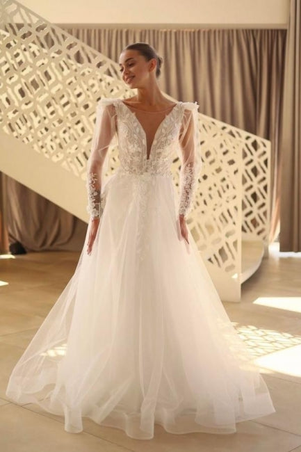 Bellissimo abito da sposa lungo a linea ad A con scollo a V in pizzo e tulle con maniche lunghe
