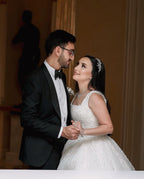 Bellissimo abito da sposa lungo avorio a linea ad A senza maniche con perline e pizzo