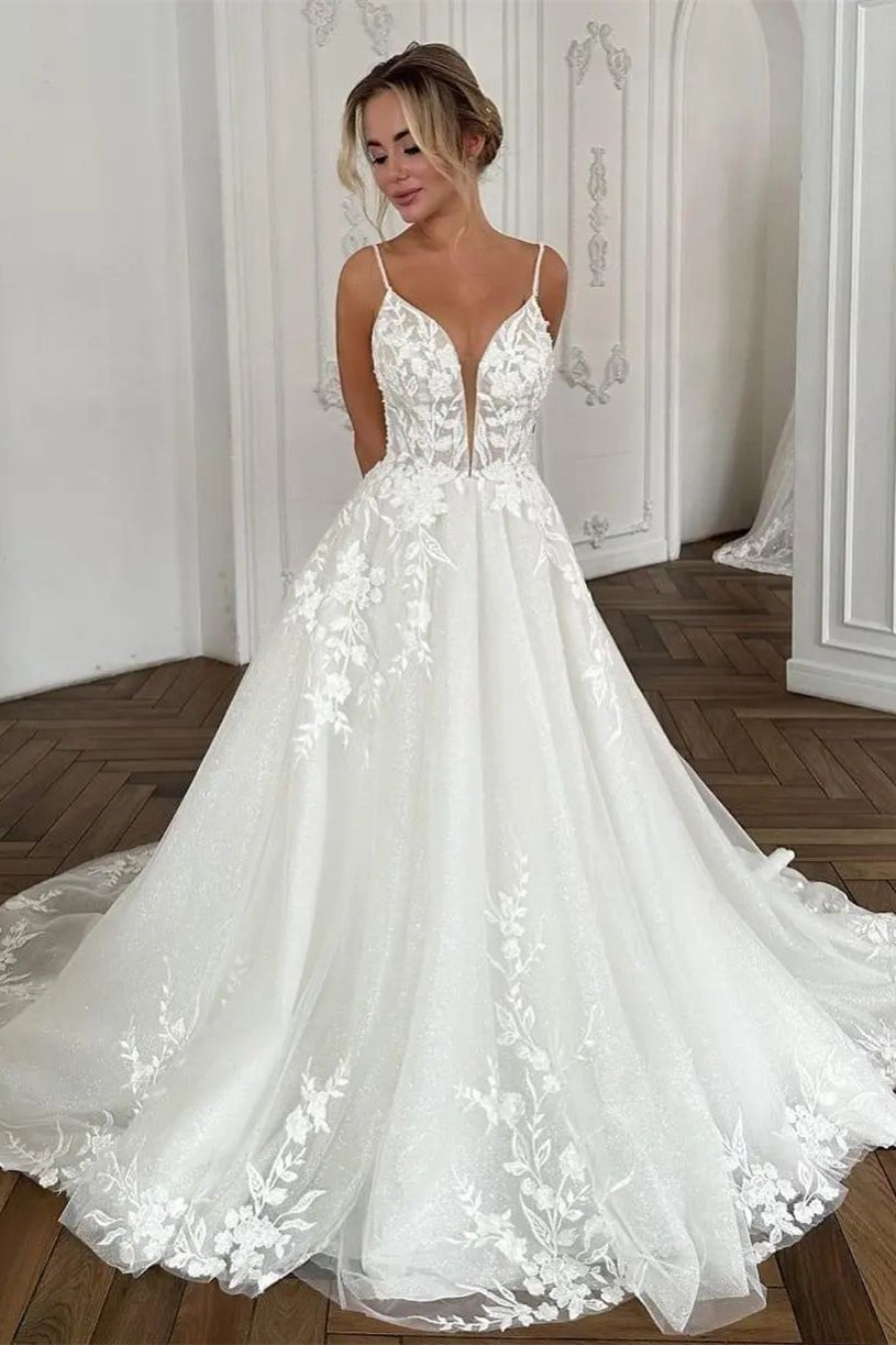 Bellissimo abito da sposa lungo avorio a linea ad A con spalline sottili e scollo a V in pizzo