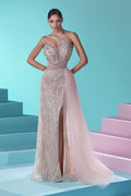 Bellissimo abito lungo da sera a sirena con spalla scoperta in pizzo e tulle con spacco