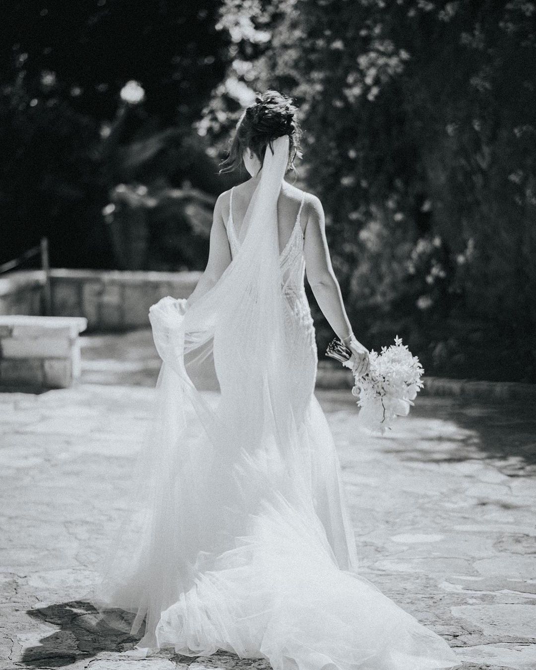 Long Mermaid Lace Wedding Gown With Spaghetti Straps V Neck Backless