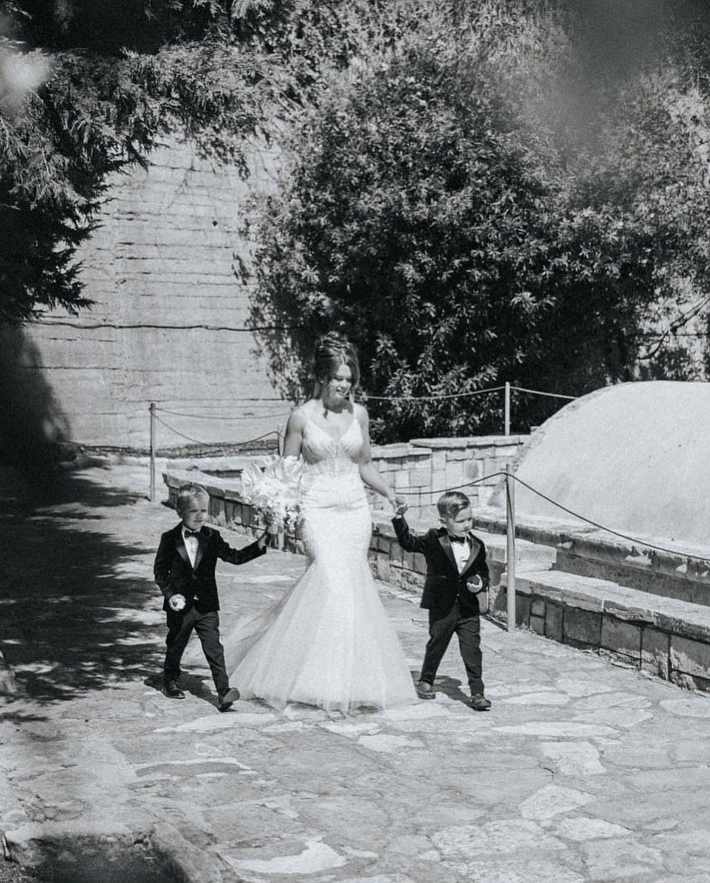 Long Mermaid Lace Wedding Gown With Spaghetti Straps V Neck Backless