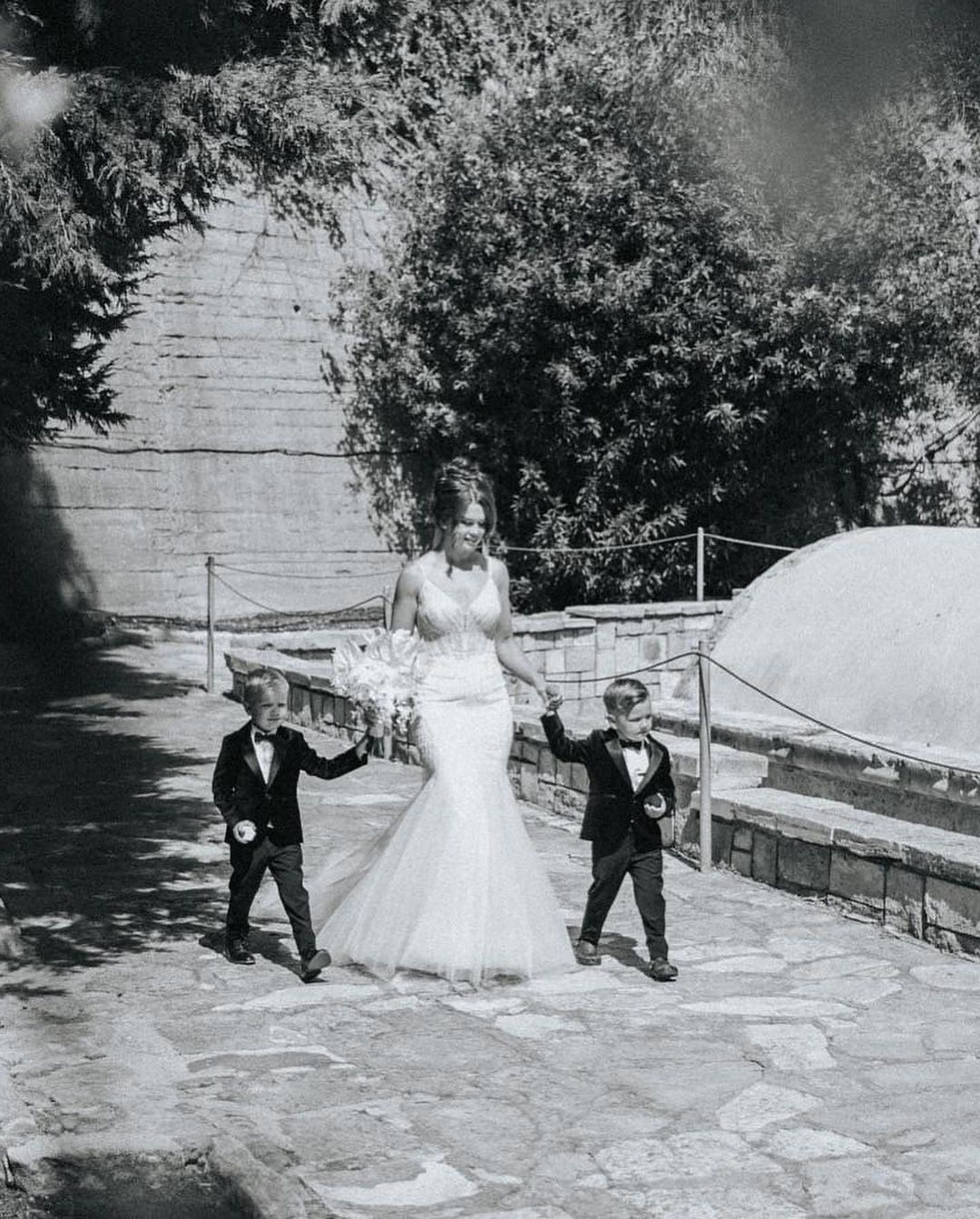 Long Mermaid Lace Wedding Gown With Spaghetti Straps V Neck Backless