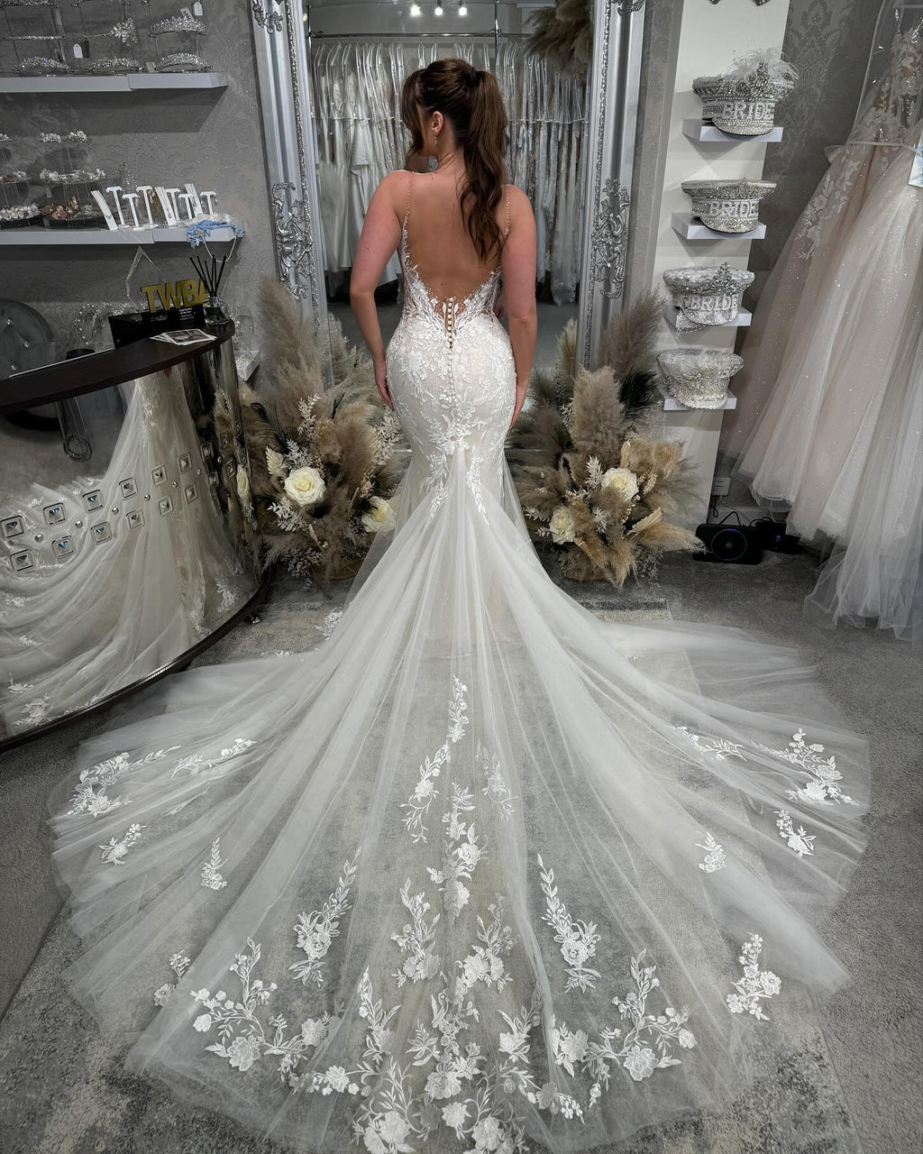 Long Mermaid White Wedding Dress With Lace Spaghetti Straps V Neck