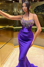 Bellissimo lungo abito da sera viola con paillettes a sirena senza maniche