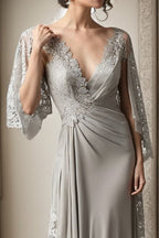 Wunderschönes langes silbernes Satin-Brautjungfernkleid mit V-Ausschnitt und Spitze
