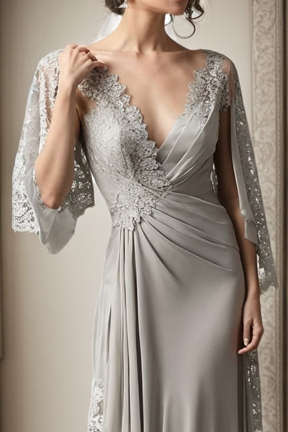Wunderschönes langes silbernes Satin-Brautjungfernkleid mit V-Ausschnitt und Spitze