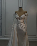 Belle robe de mariée longue blanche en satin avec dentelle et manches longues, coupe en A
