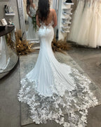 Hermosos vestidos de novia de sirena con tirantes finos, sin mangas y encaje con lentejuelas